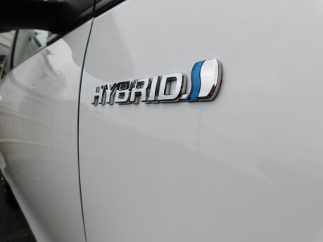 Toyota Yaris 1.5 HYBRID VVT-I ICON 5 Dr 10