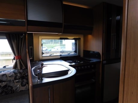 Auto-Trail Apache 632 SE 4 Berth Motorhome 16