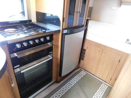 Auto-Trail Apache 632 SE 4 Berth Motorhome 18