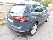 Volkswagen Tiguan SEL 2.0 TDI DSG AUTOMATIC 5dr 4