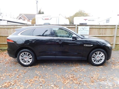 Jaguar F-Pace 2.0d PORTFOLIO AWD AUTOMATIC 5Dr 3