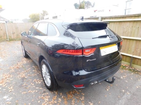 Jaguar F-Pace 2.0d PORTFOLIO AWD AUTOMATIC 5Dr 6