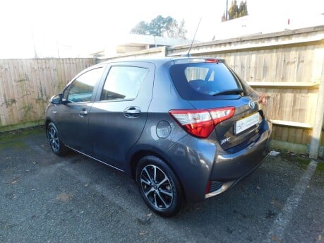 Toyota Yaris VVT-I ICON TECH HYBRID CVT AUTOMATIC 5dr 6