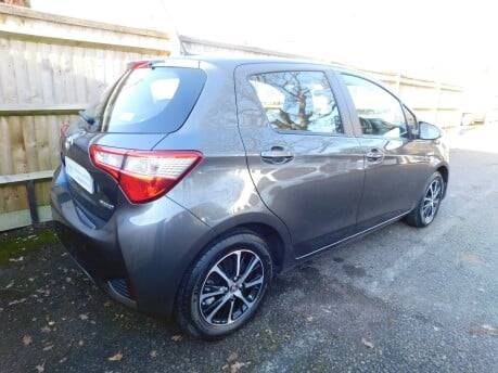 Toyota Yaris VVT-I ICON TECH HYBRID CVT AUTOMATIC 5dr 4