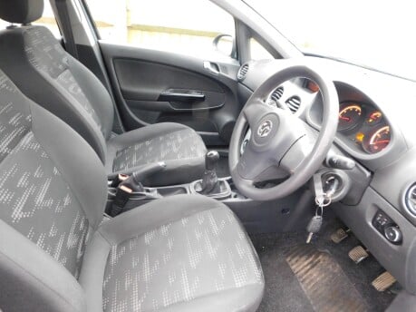 Vauxhall Corsa 1.2 S AC 5 Dr 12