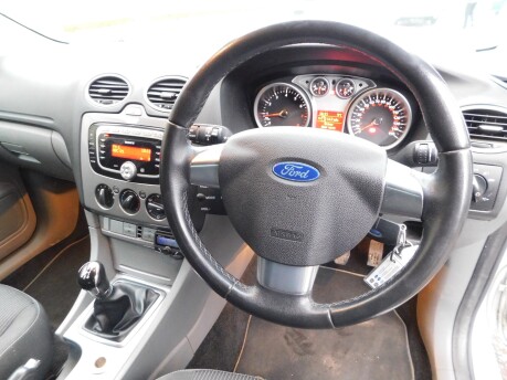 Ford Focus 1.6 TITANIUM 5dr 10