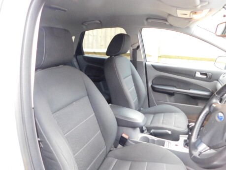 Ford Focus 1.6 TITANIUM 5dr 13