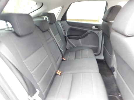 Ford Focus 1.6 TITANIUM 5dr 15