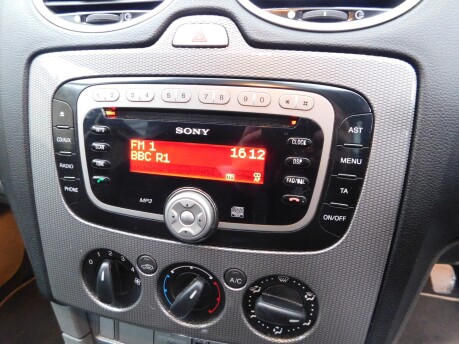 Ford Focus 1.6 TITANIUM 5dr 11