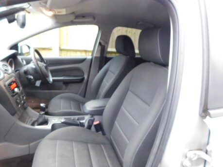 Ford Focus 1.6 TITANIUM 5dr 14