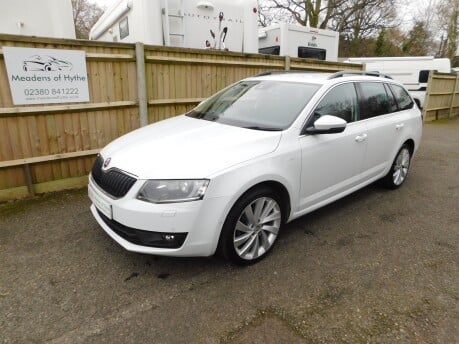 Skoda Octavia LAURIN AND KLEMENT TDI DSG 5 Dr Estate 8