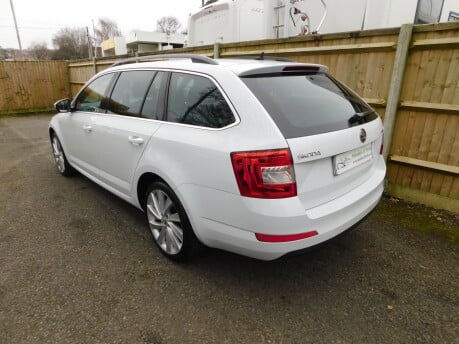 Skoda Octavia LAURIN AND KLEMENT TDI DSG 5 Dr Estate 6