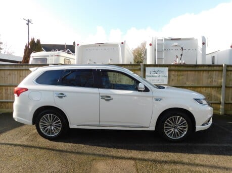 Mitsubishi Outlander 2.4 PHEV 4H PLUG IN HYBRID AUTOMATIC 3