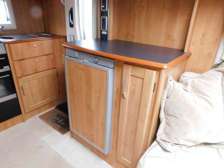 Auto-Trail Tracker EKS SE 2 BERTH Fiat Ducato Chassis 2.3 Diesel 35 MULTIJET 17