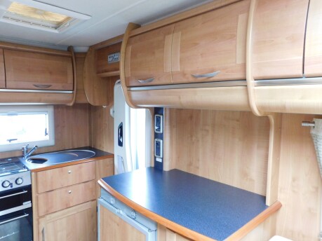 Auto-Trail Tracker EKS SE 2 BERTH Fiat Ducato Chassis 2.3 Diesel 35 MULTIJET 18