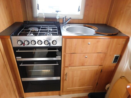 Auto-Trail Tracker EKS SE 2 BERTH Fiat Ducato Chassis 2.3 Diesel 35 MULTIJET 16