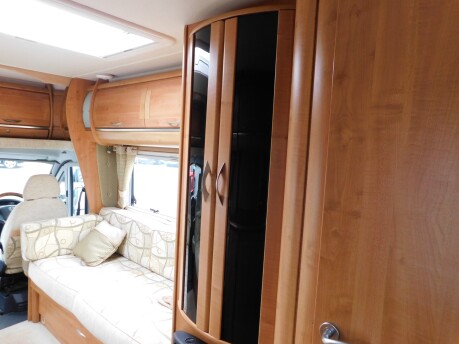Auto-Trail Tracker EKS SE 2 BERTH Fiat Ducato Chassis 2.3 Diesel 35 MULTIJET 21