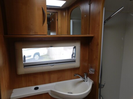 Auto-Trail Tracker EKS SE 2 BERTH Fiat Ducato Chassis 2.3 Diesel 35 MULTIJET 24