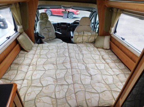 Auto-Trail Tracker EKS SE 2 BERTH Fiat Ducato Chassis 2.3 Diesel 35 MULTIJET 15