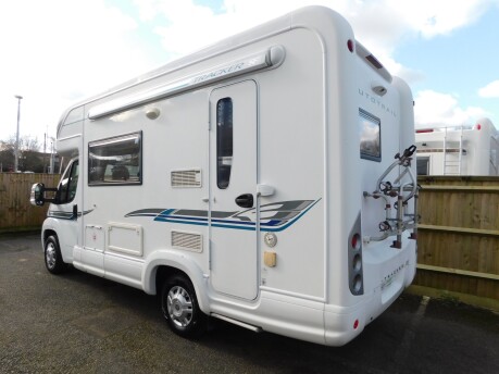 Auto-Trail Tracker EKS SE 2 BERTH Fiat Ducato Chassis 2.3 Diesel 35 MULTIJET 9