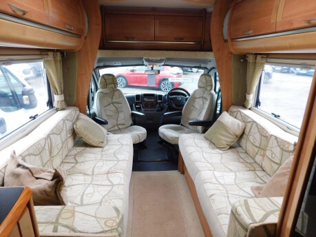 Auto-Trail Tracker EKS SE 2 BERTH Fiat Ducato Chassis 2.3 Diesel 35 MULTIJET 12