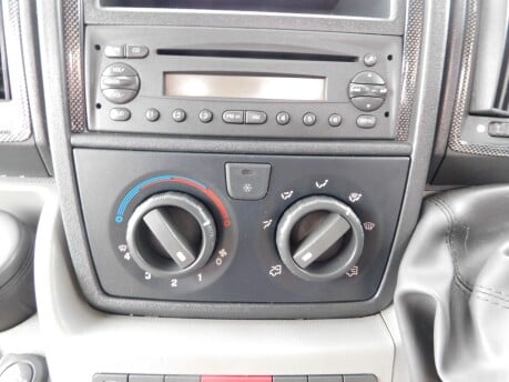 Auto-Sleepers Nuevo ES 4 BERTH PEUGEOT BOXER 2.2 HDI 120 CHASSIS 10
