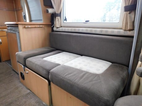 Auto-Sleepers Nuevo ES 4 BERTH PEUGEOT BOXER 2.2 HDI 120 CHASSIS 14