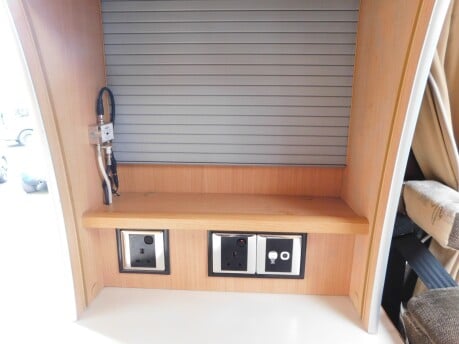 Auto-Sleepers Nuevo ES 4 BERTH PEUGEOT BOXER 2.2 HDI 120 CHASSIS 24