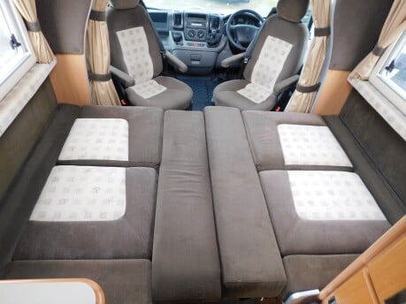 Auto-Sleepers Nuevo ES 4 BERTH PEUGEOT BOXER 2.2 HDI 120 CHASSIS 19