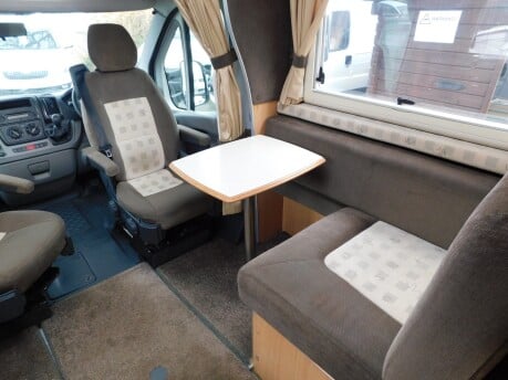 Auto-Sleepers Nuevo ES 4 BERTH PEUGEOT BOXER 2.2 HDI 120 CHASSIS 17