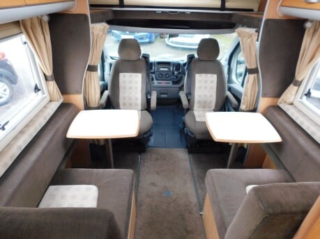 Auto-Sleepers Nuevo ES 4 BERTH PEUGEOT BOXER 2.2 HDI 120 CHASSIS 18