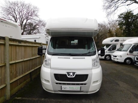 Auto-Sleepers Nuevo ES 4 BERTH PEUGEOT BOXER 2.2 HDI 120 CHASSIS 7