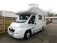Auto-Sleepers Nuevo ES 4 BERTH PEUGEOT BOXER 2.2 HDI 120 CHASSIS 1