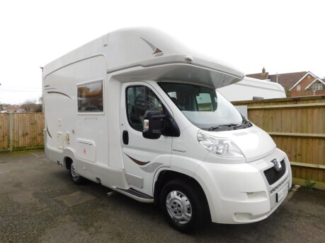 Auto-Sleepers Nuevo ES 4 BERTH PEUGEOT BOXER 2.2 HDI 120 CHASSIS 8