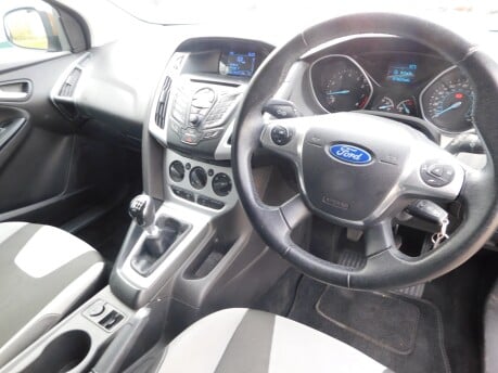 Ford Focus 1.0 Eco Boost ZETEC 5Dr 14