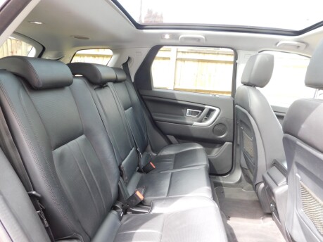 Land Rover Discovery Sport 2.0 SD4 HSE BLACK 5 Dr 20