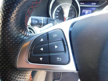 Mercedes-Benz A Class A 180 AMG LINE PREMIUM 5 Dr 14