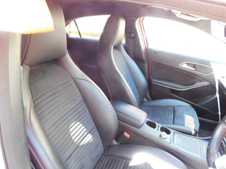 Mercedes-Benz A Class A 180 AMG LINE PREMIUM 5 Dr 17