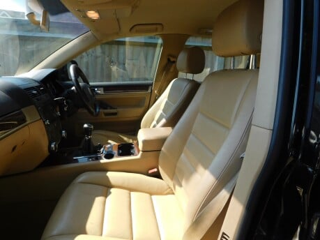 Volkswagen Touareg 2.5 TDi SE 174 5dr 15