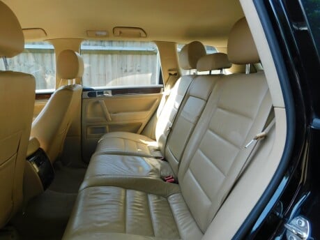 Volkswagen Touareg 2.5 TDi SE 174 5dr 17