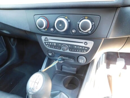Renault Megane DYNAMIQUE TOMTOM 1.4 TCE Coupe 13