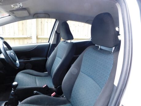 Toyota Yaris 1.4 D-4D TR 5 Dr 14