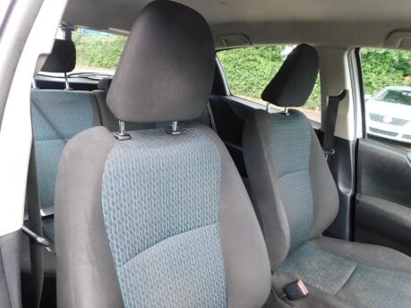 Toyota Yaris 1.4 D-4D TR 5 Dr 12