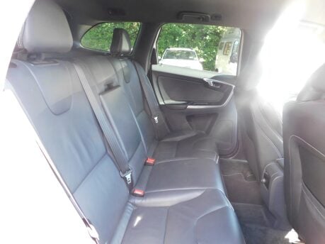 Volvo XC60 2.4 D4 R-DESIGN LUX NAV AWD 5 Dr 20