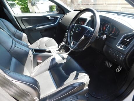 Volvo XC60 2.4 D4 R-DESIGN LUX NAV AWD 5 Dr 17