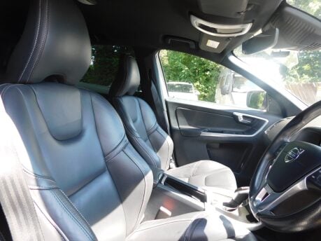 Volvo XC60 2.4 D4 R-DESIGN LUX NAV AWD 5 Dr 18
