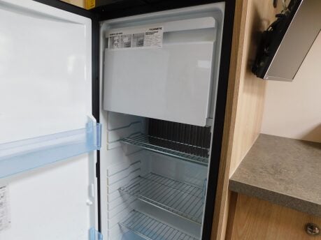 Elddis Majestic 175 2 BERTH MOTORHOME. PEUGEOT 2.0 BLUE HDI CHASSIS 27