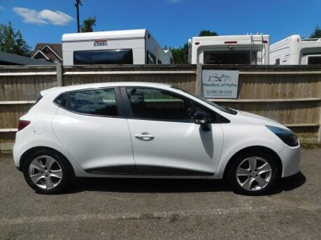 Renault Clio 1.2 EXPRESSION PLUS 16V 5 Dr 3