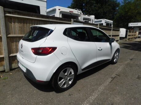 Renault Clio 1.2 EXPRESSION PLUS 16V 5 Dr 4