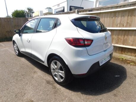 Renault Clio 1.2 EXPRESSION PLUS 16V 5 Dr 6